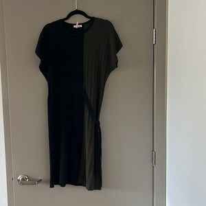 Color block dress with waist cinch tie